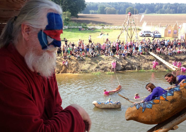 Das Folklorum, die turisedischen Festspiele. (Foto: epr/ Künstlerische Holzgestaltung Bergmann GmbH)