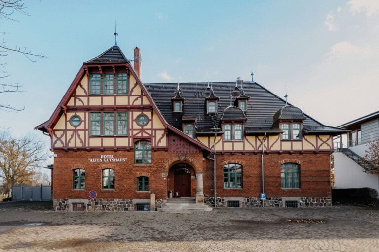 Altes Gutshaus Hotel & Restaurant: Stilvoller Rückzugsort am größten See Deutschlands